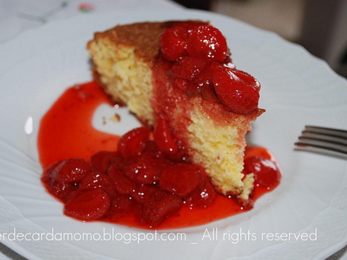 Torta morbida al profumo d'arancia e composta di fragole - foto 2