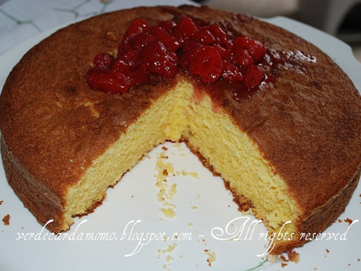 Torta morbida al profumo d'arancia e composta di fragole - foto 3