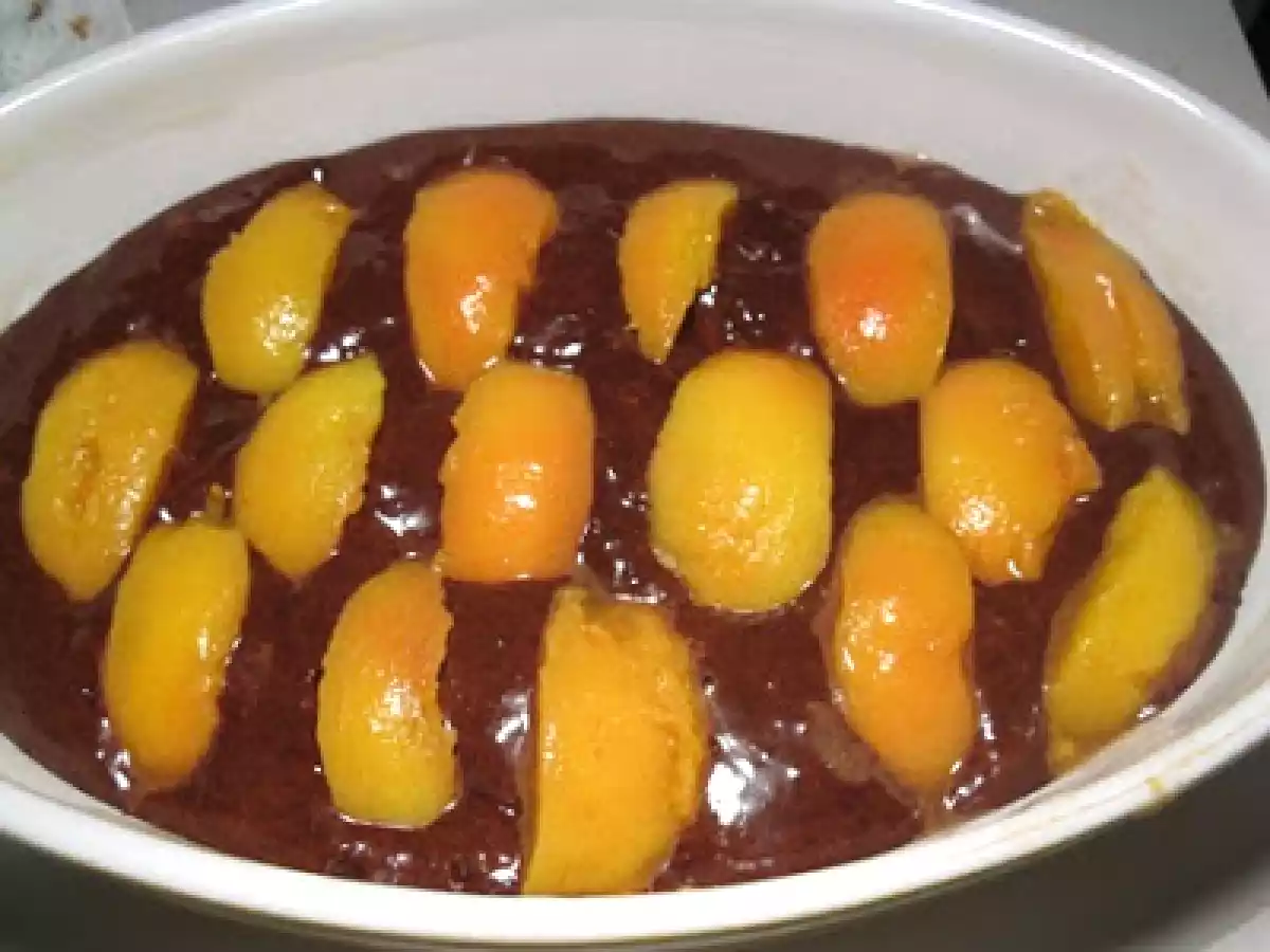 Torta morbida morbida al cioccolato e pesche - foto 2