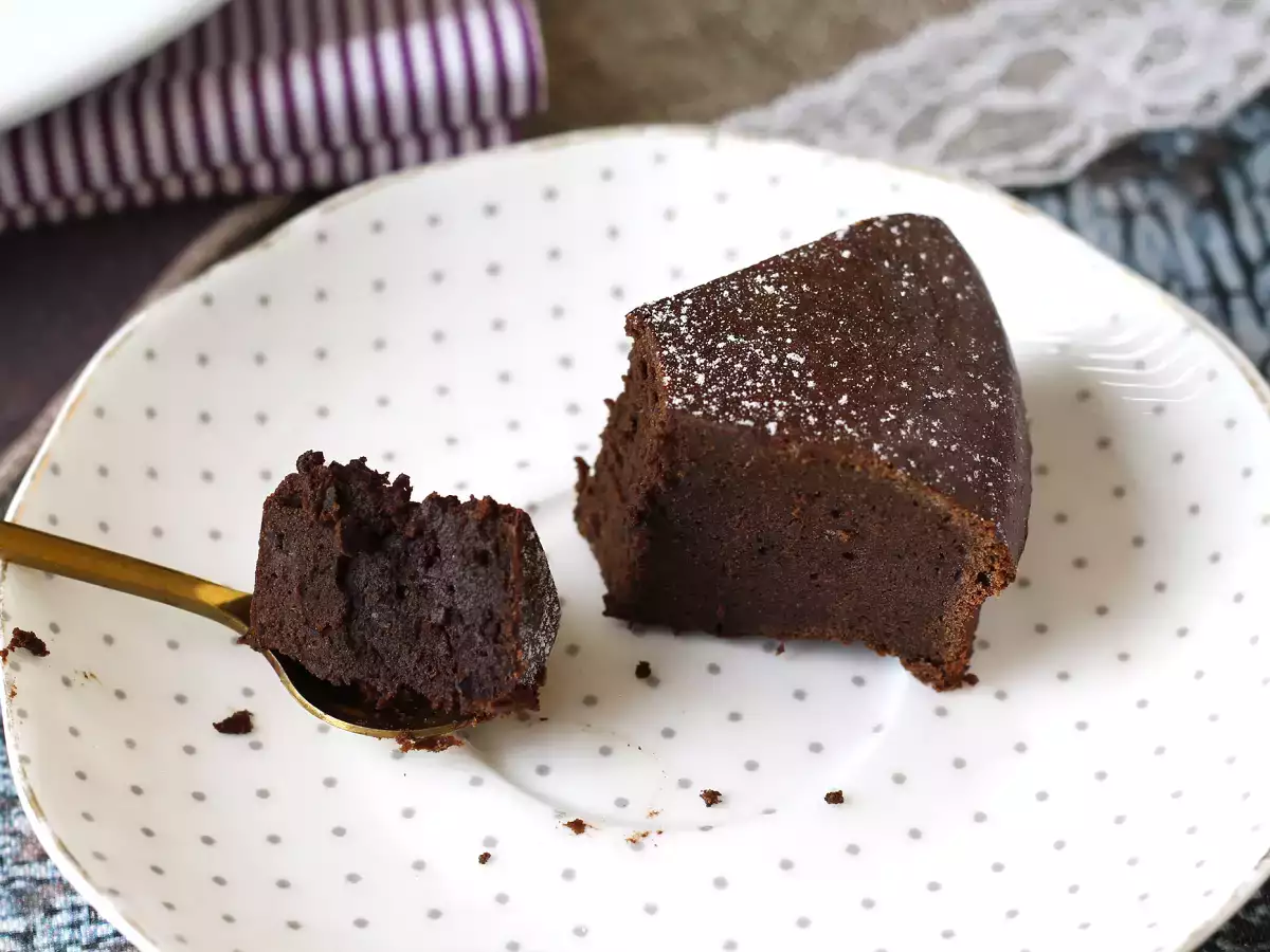 Torta proteica al cioccolato fondente: la ricetta facile da preparare - foto 4