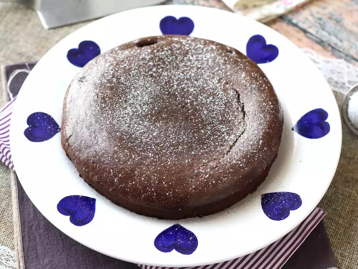 Torta proteica al cioccolato fondente: la ricetta facile da preparare - foto 9