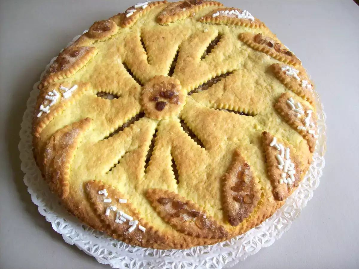 Torta Regina: la crostata ricca di frutta secca e profumi d’inverno