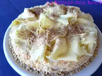 Torta ricoperta di cioccolato plastico ( spezzettato) e premi