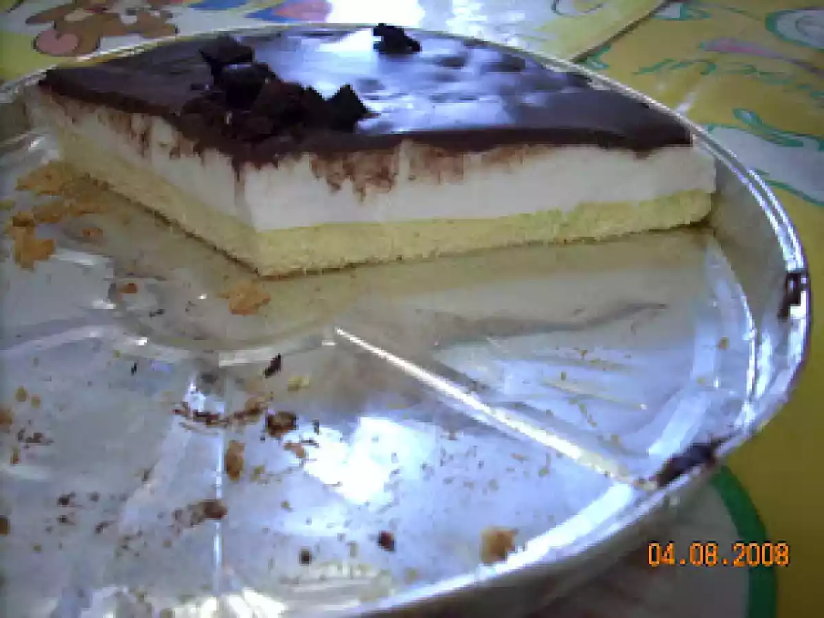 Torta ricotta e yogurt con glassa al cioccolato