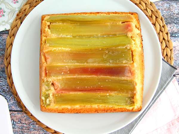 Torta rovesciata al rabarbaro Torta rovesciata al rabarbaro