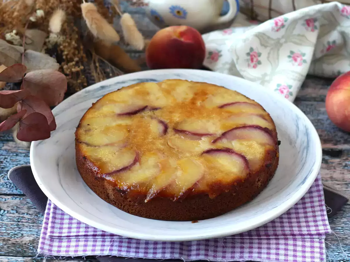 Torta rovesciata alle pesche soffice e golosa - foto 2