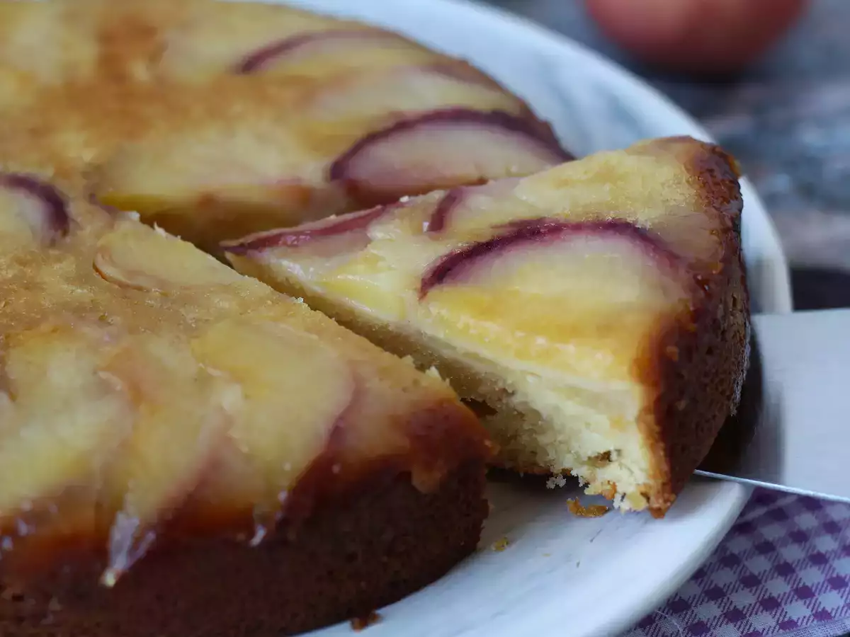 Torta rovesciata alle pesche soffice e golosa - foto 4