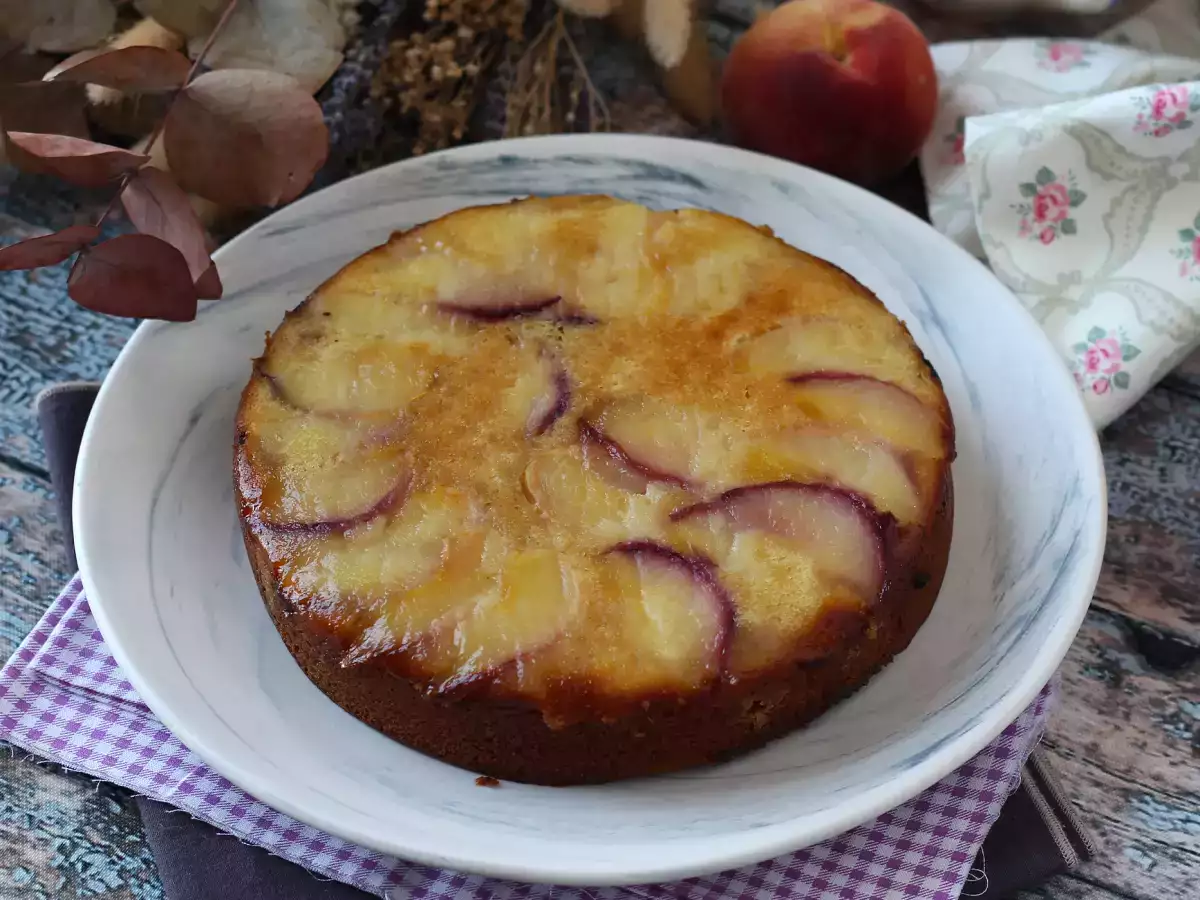 Torta rovesciata alle pesche soffice e golosa - foto 5