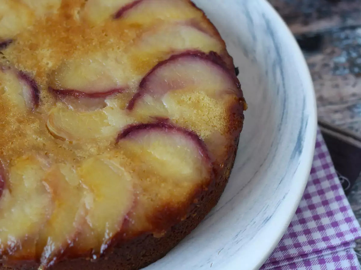 Torta rovesciata alle pesche soffice e golosa - foto 9