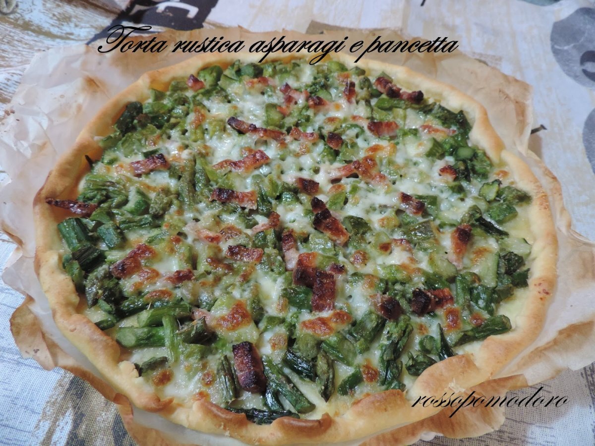 Torta rustica con asparagi e pancetta