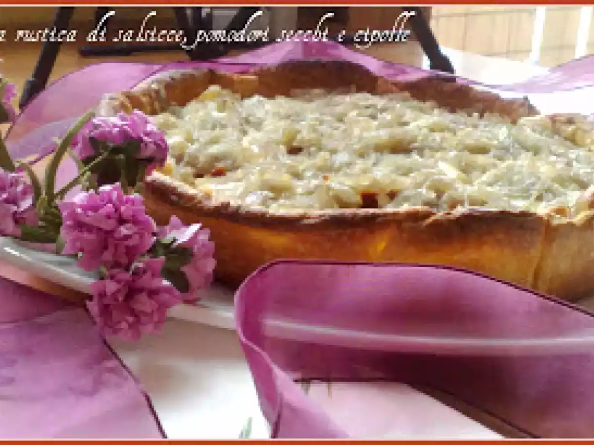 TORTA RUSTICA CON SALSICCE, POMODORI SECCHI E CIPOLLE - foto 4