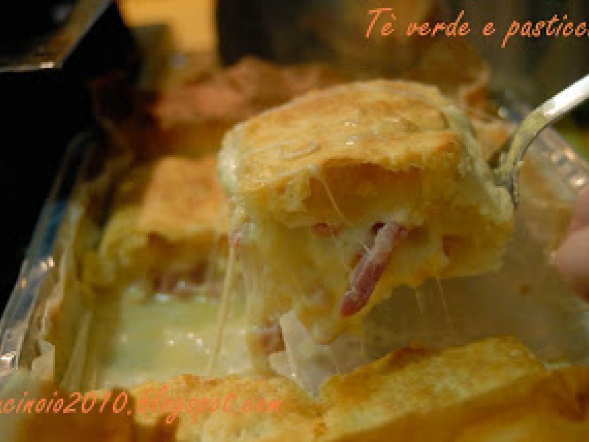 Torta rustica wurstel e formaggio