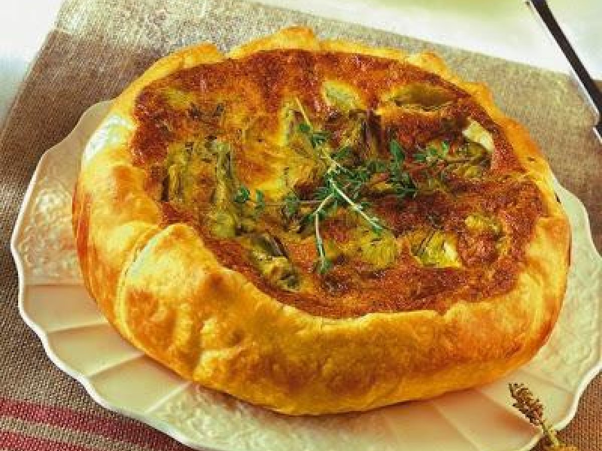 Torta salata ai carciofi, emmental e origano