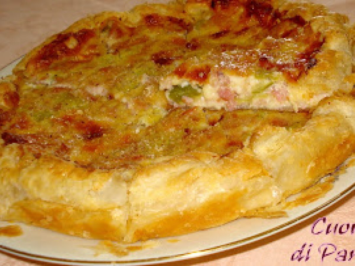 Torta salata ai formaggi, zucchine e cotto...