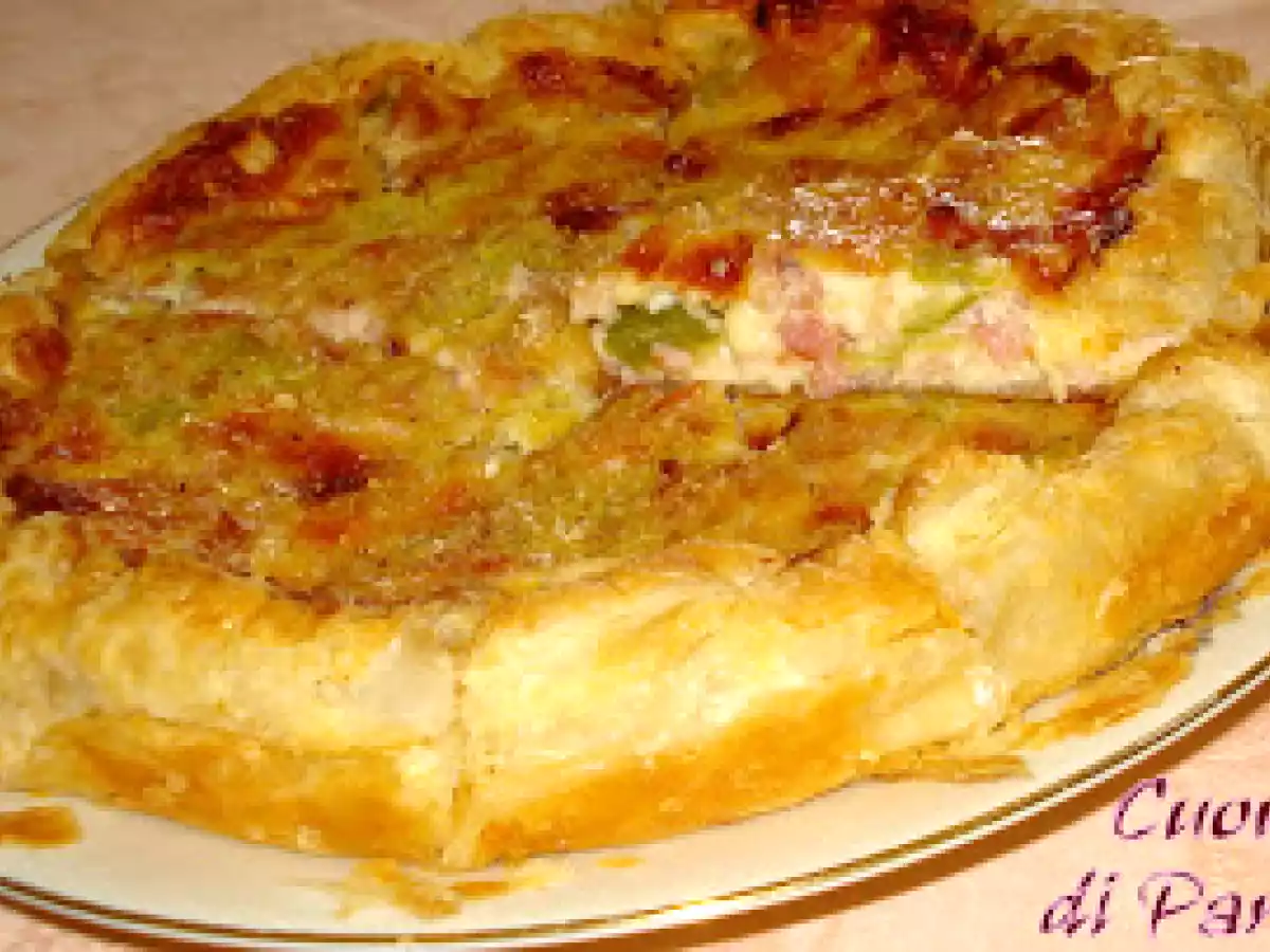 Torta salata ai formaggi, zucchine e cotto...