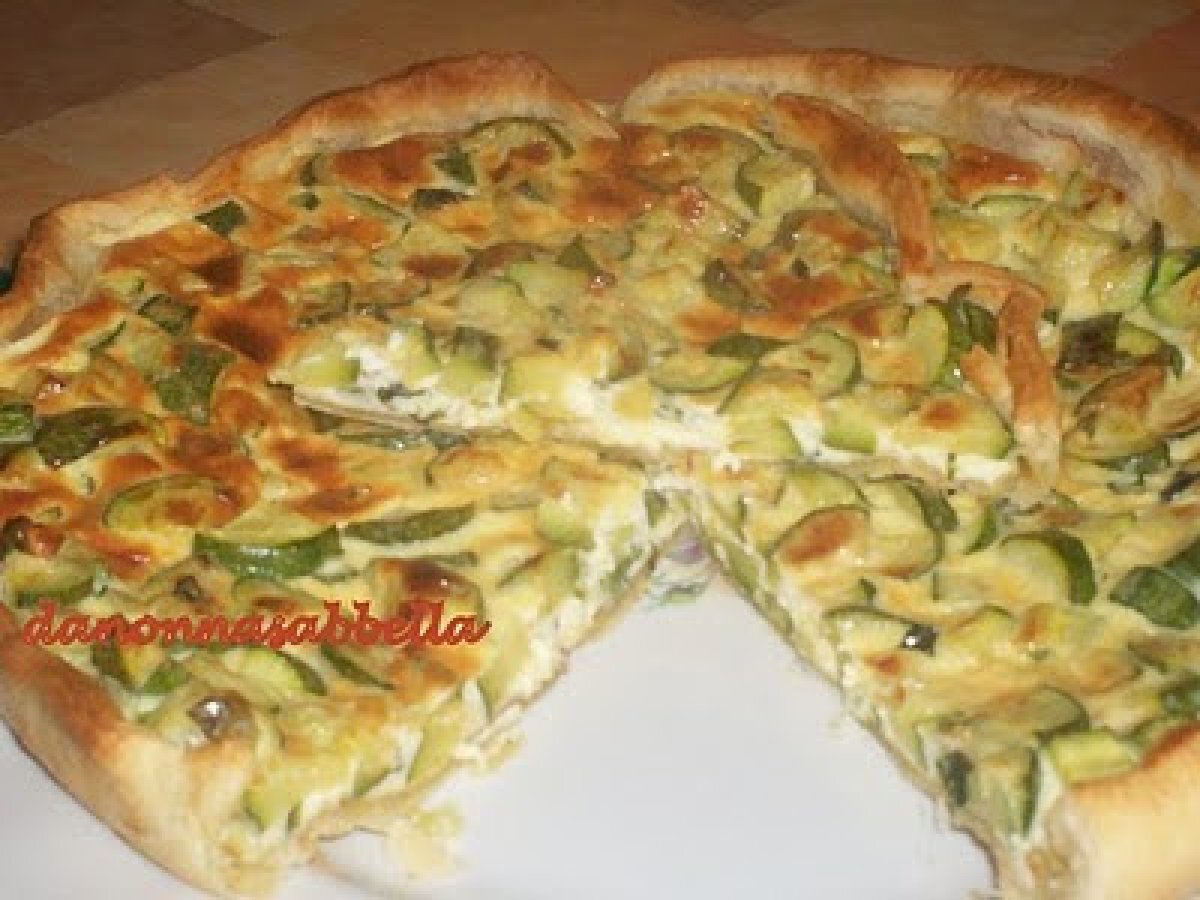 TORTA SALATA ALLE ZUCCHINE E BASILICO - foto 2