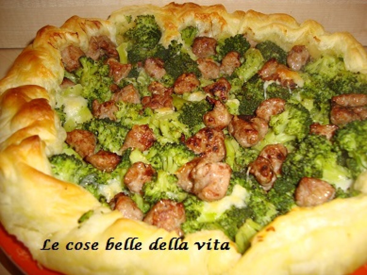 Torta salata con broccoletti e salsiccia