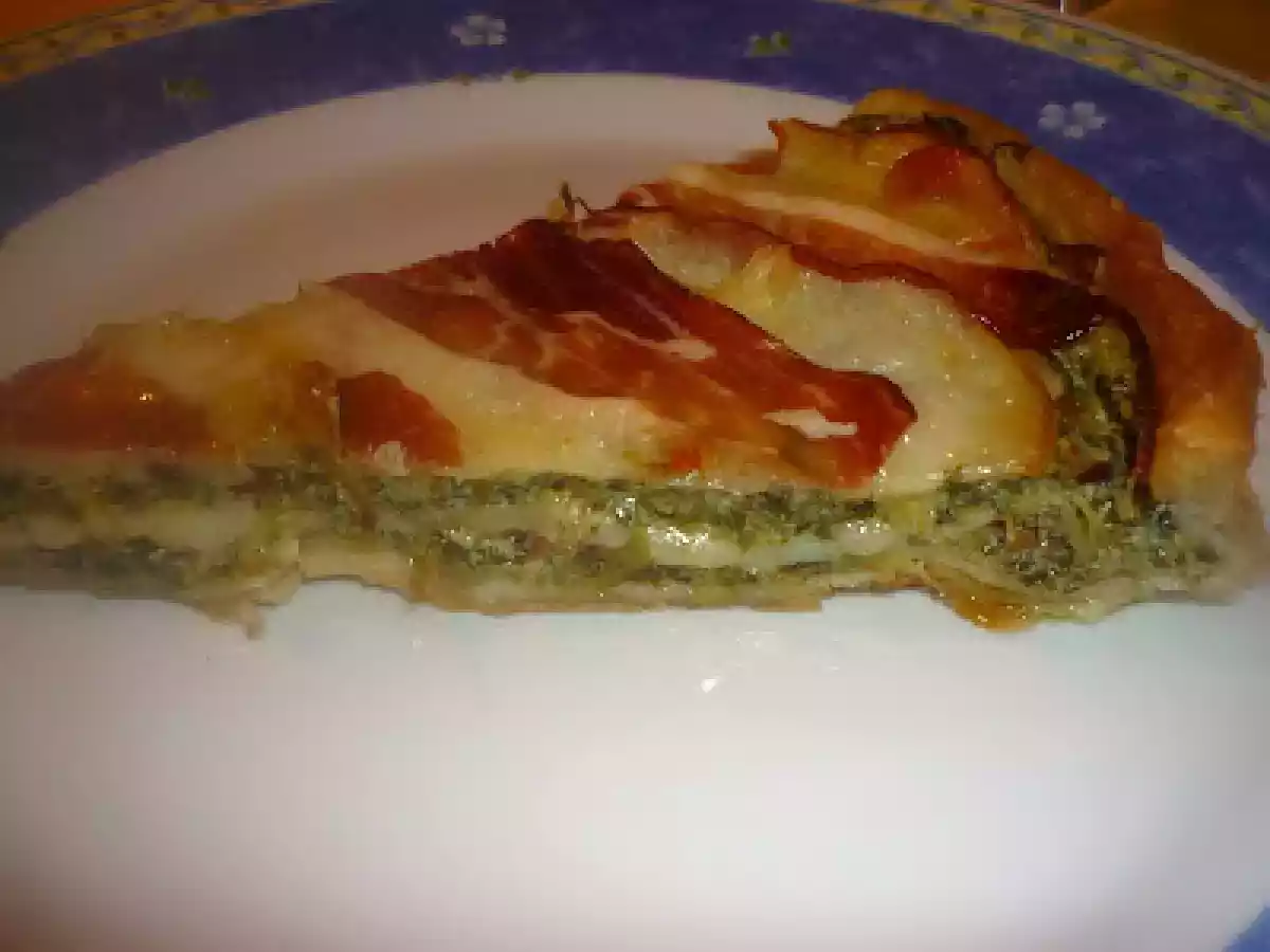 TORTA SALATA CON ERBETTE DI CAMPO, RICOTTA, SCAMORZA AFFUMICATA E SPECK