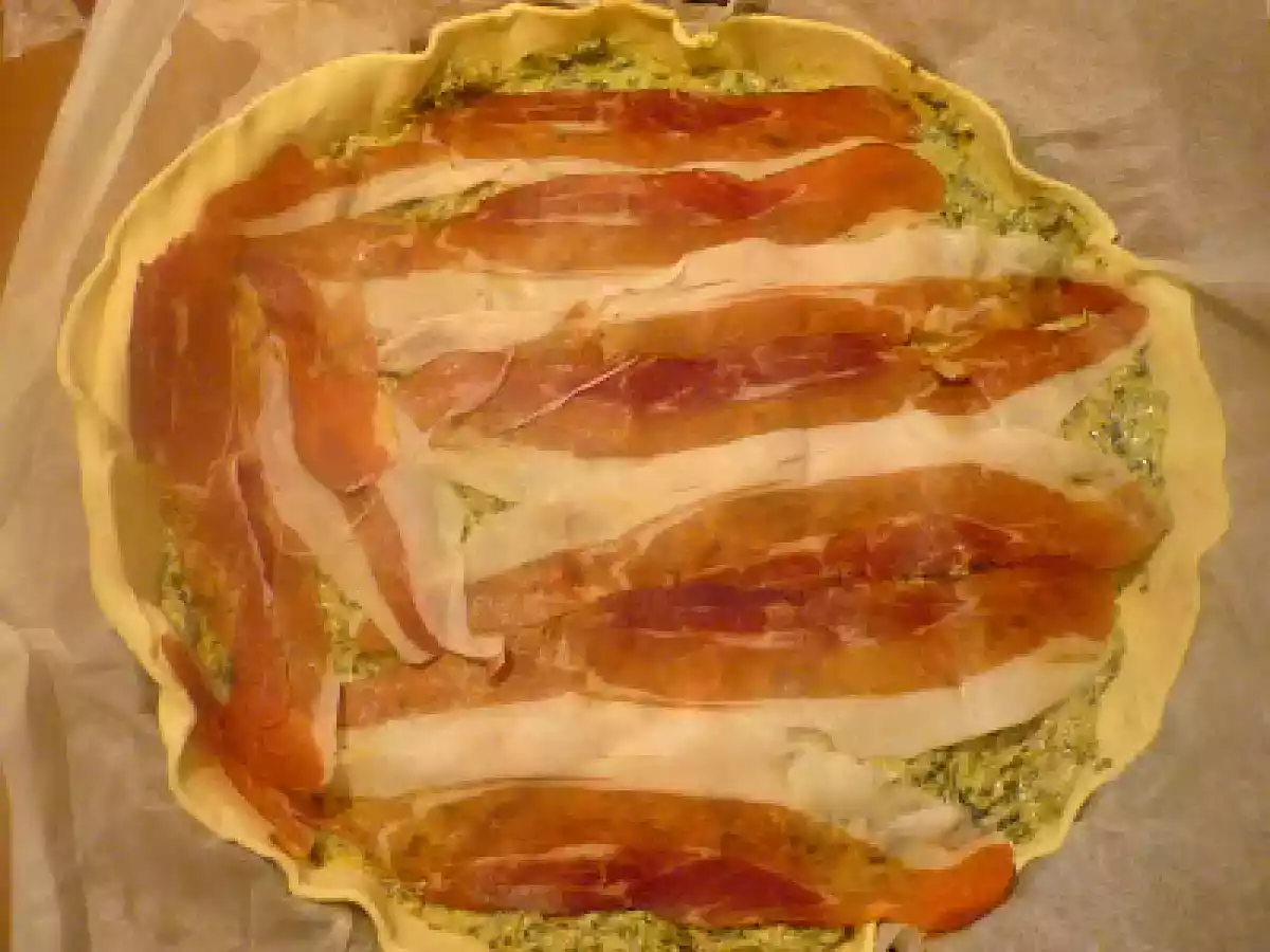 TORTA SALATA CON ERBETTE DI CAMPO, RICOTTA, SCAMORZA AFFUMICATA E SPECK - foto 8