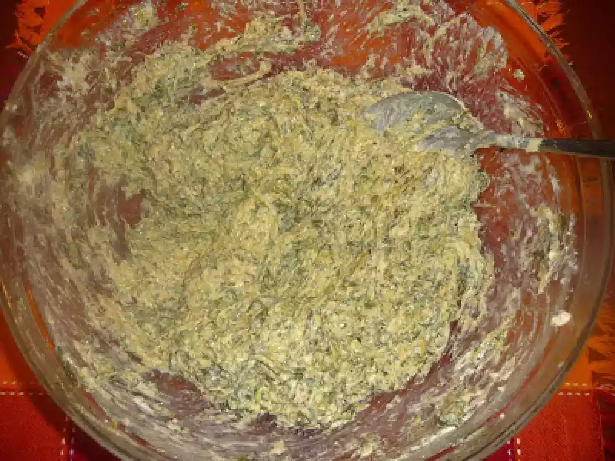 TORTA SALATA CON ERBETTE DI CAMPO, RICOTTA, SCAMORZA AFFUMICATA E SPECK - foto 10