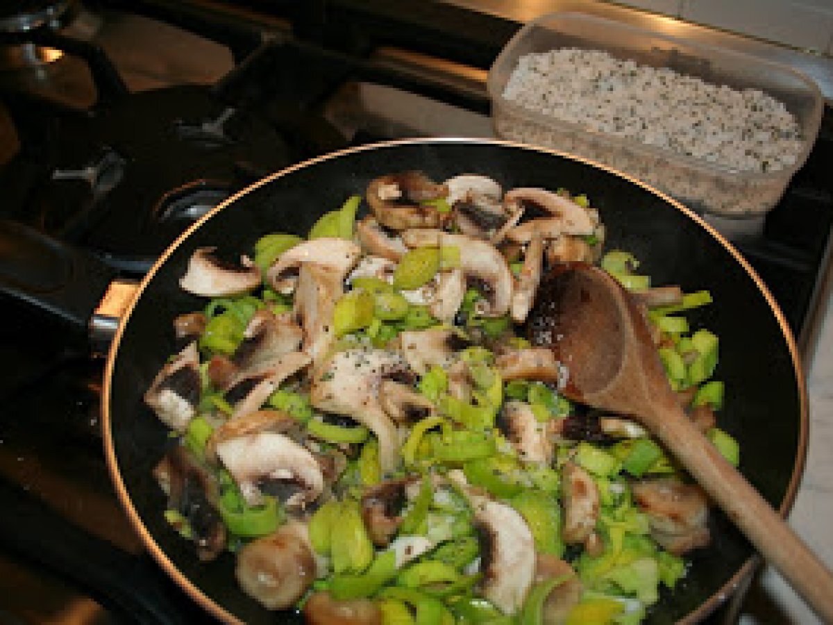 Torta salata con funghi e philadelphia - foto 4