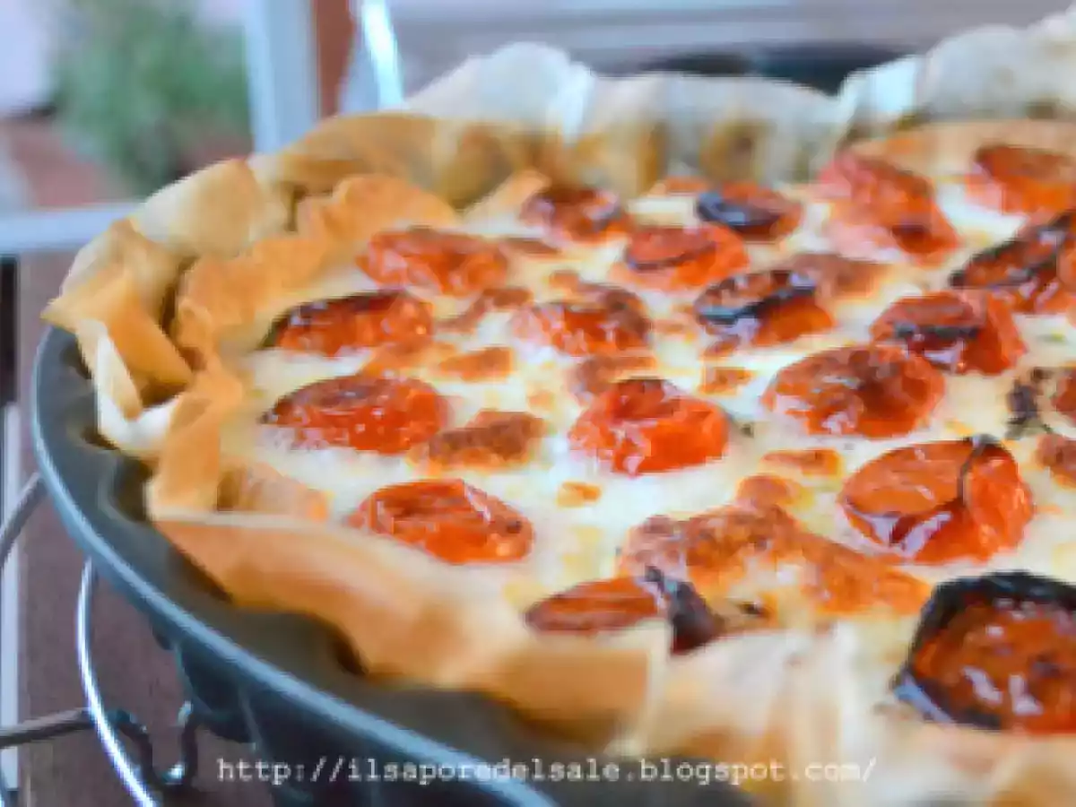 Torta salata con mousse di melanzane, crescenza e pomodorini confit