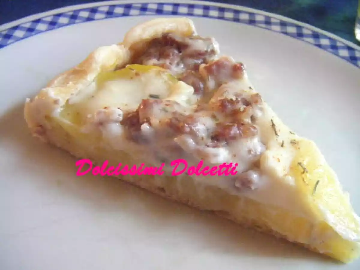Torta salata con patate e salsiccia e ricetta per la besciamella con meno grassi