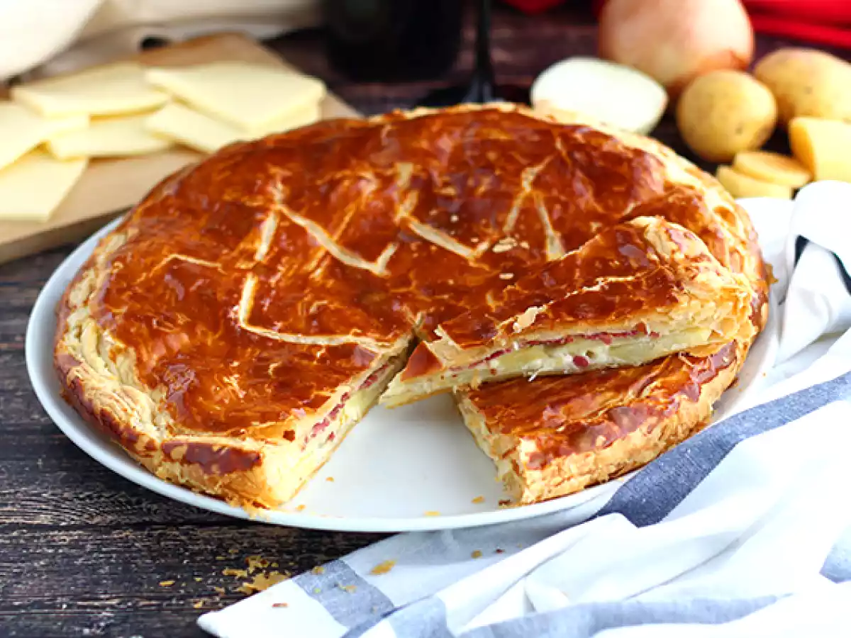 Torta salata con patate, scamorza e salame - foto 4