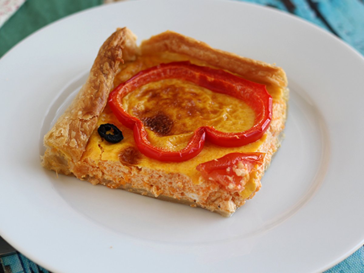 Torta salata con peperoni, carote e pomodori - foto 4