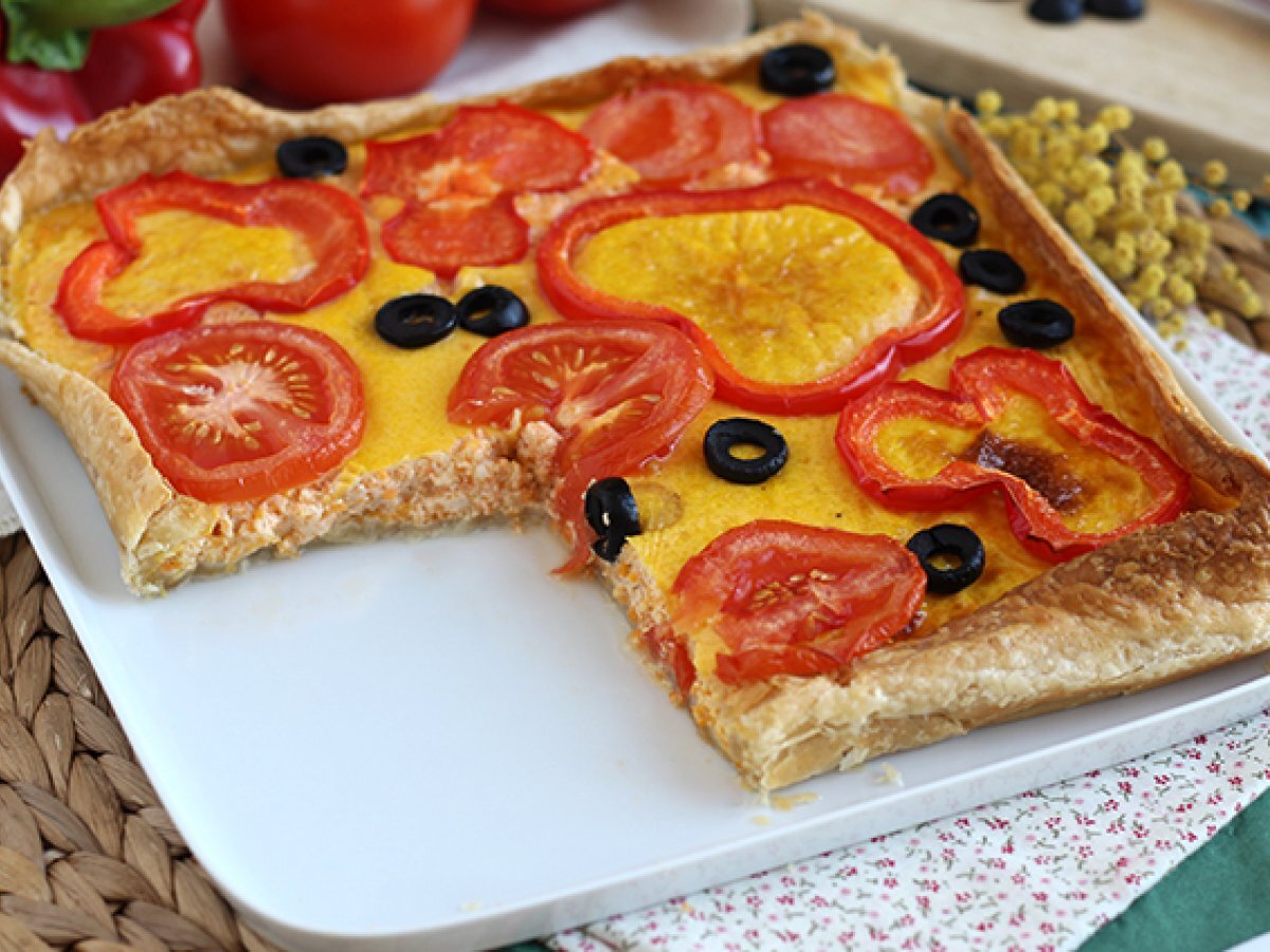 Torta salata con peperoni, carote e pomodori - foto 5