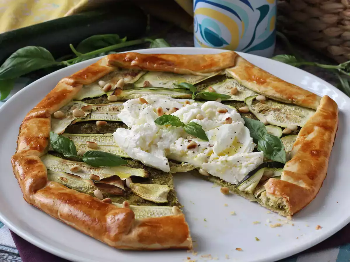 Torta salata con pesto, zucchine e mozzarella: una ricetta facile che profuma d'estate! - foto 5