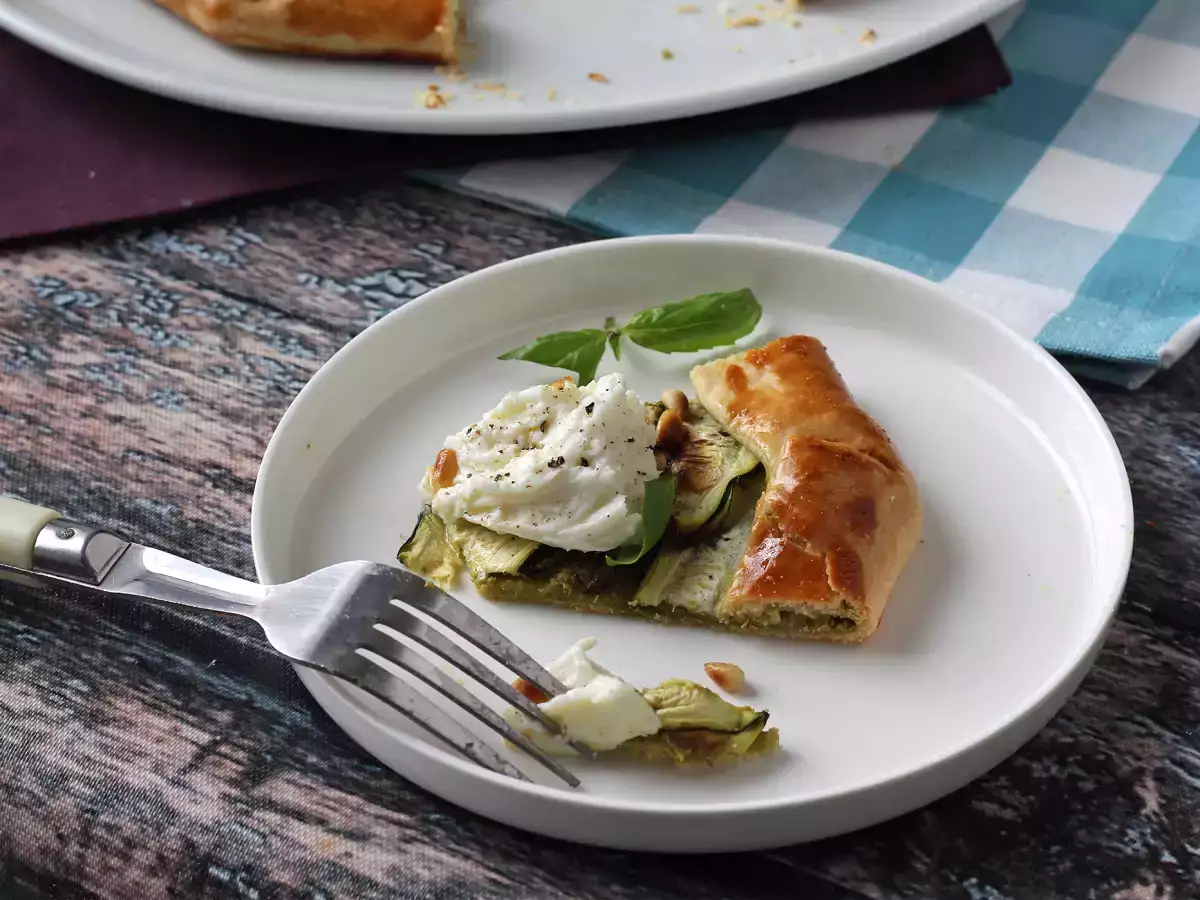 Torta salata con pesto, zucchine e mozzarella: una ricetta facile che profuma d'estate! - foto 7
