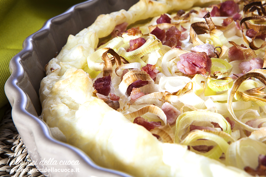 Torta salata con porri, pancetta e yogurt greco Ricetta Petitchef