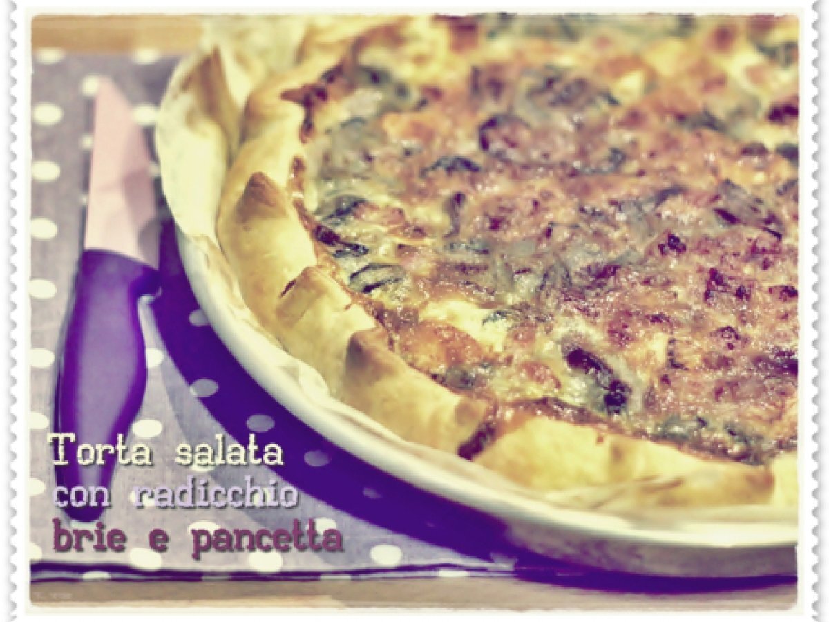 Torta salata con radicchio, pancetta e brie