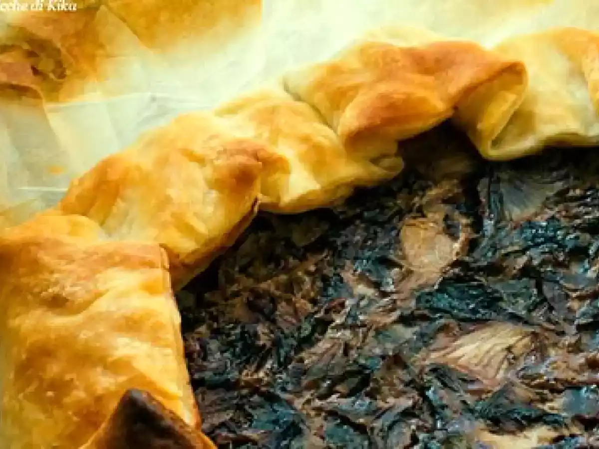 Torta salata con radicchio, pere e olive nere