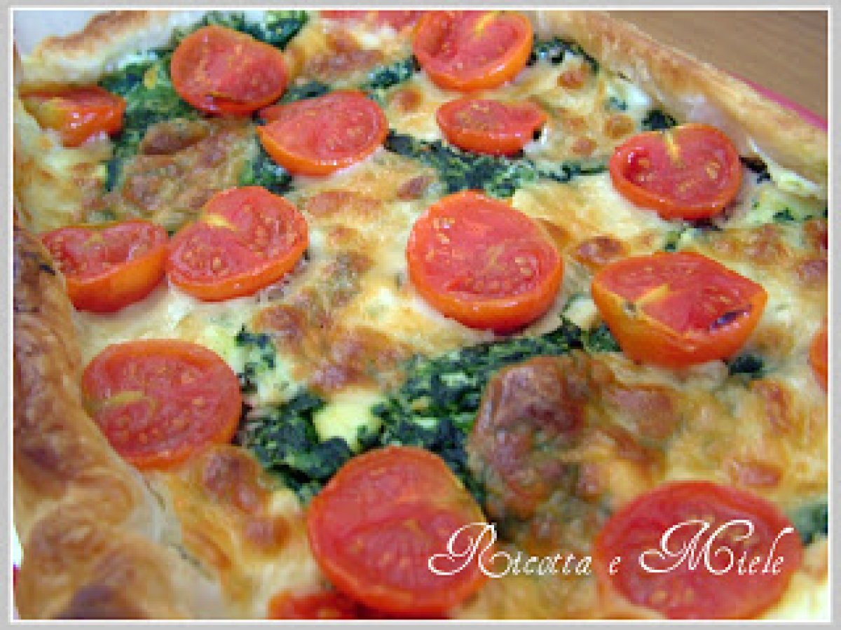 Torta salata con ricotta, spinaci e pomodorini