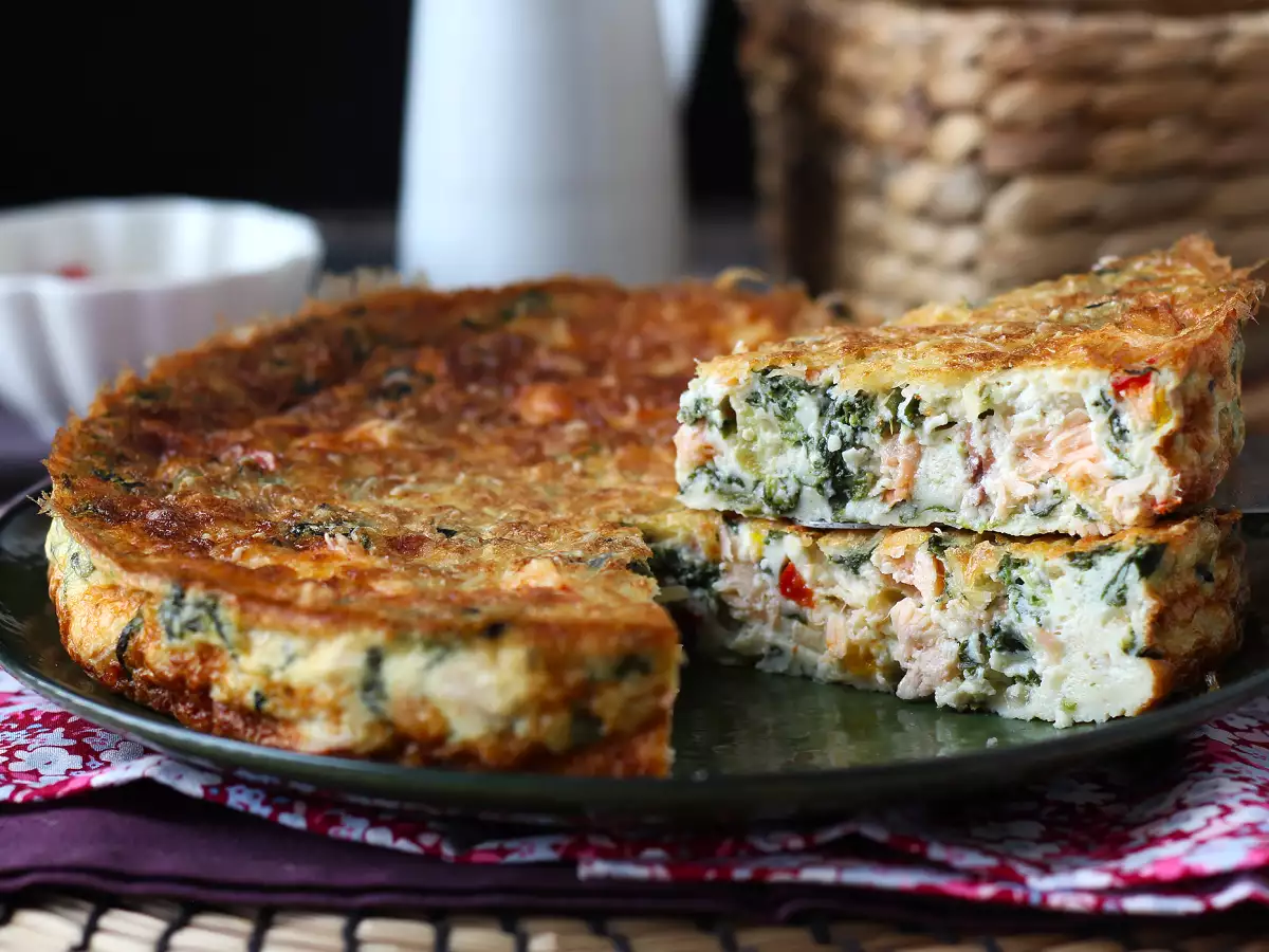 Torta salata con salmone, spinaci e cottage cheese senza pasta sfoglia - foto 4