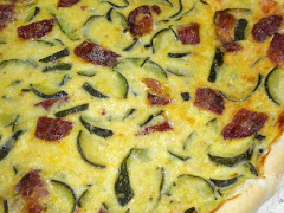 Torta salata con zucchine e salsicce