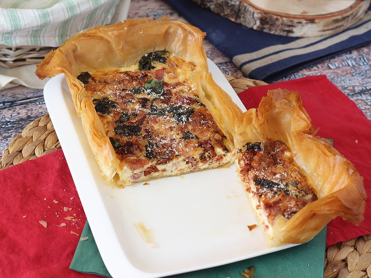 Torta salata di pasta fillo con prosciutto crudo e pomodori secchi - foto 4