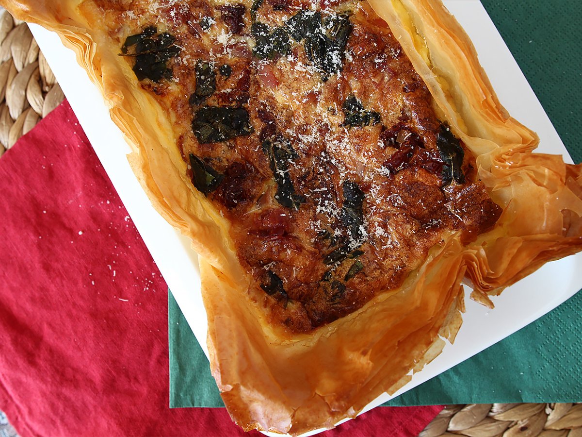 Torta salata di pasta fillo con prosciutto crudo e pomodori secchi - foto 5