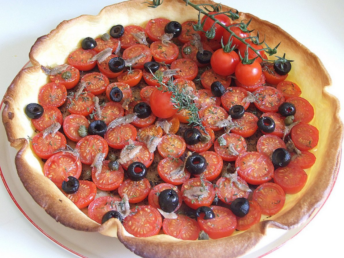 Torta salata di pomodori ciliegini