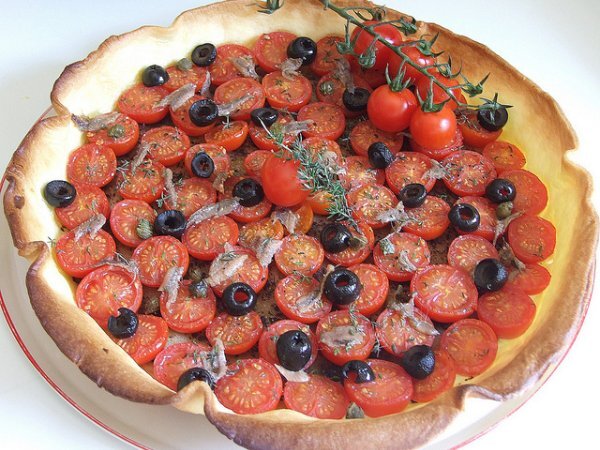 Mazzo di pomodori ciliegini artificiale con 16 frutti rossi in