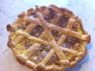 Torta salata indivia, caprino e noci