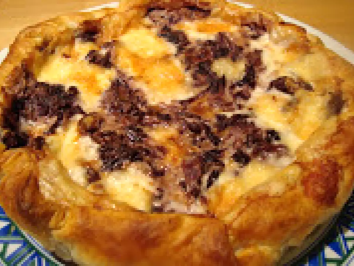 Torta salata radicchio e taleggio: la ricetta facile e veloce dal gusto intenso