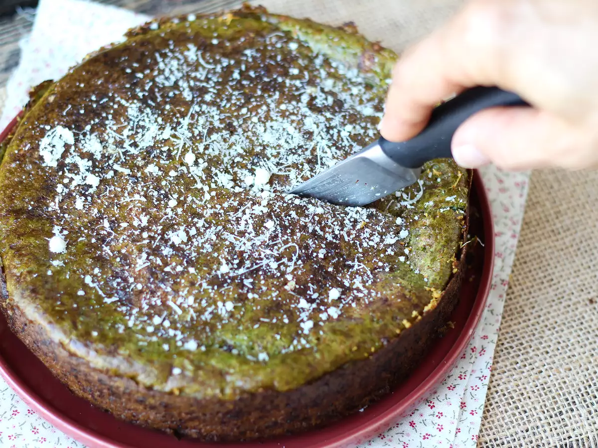 Torta salata senza sfoglia con spinaci e formaggio: morbida e cremosa - foto 3