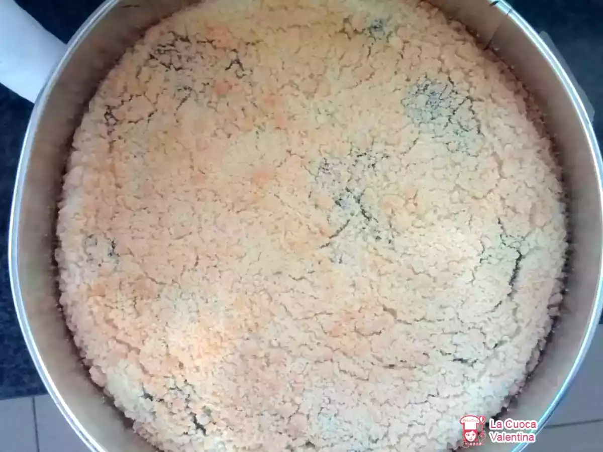 Torta sbrisolona con crema e frutti di bosco