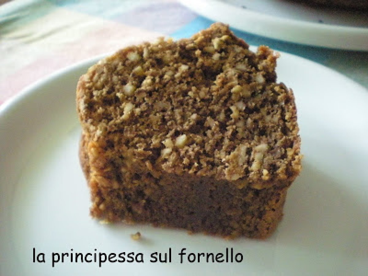 Torta soffice al caffè e frutta secca