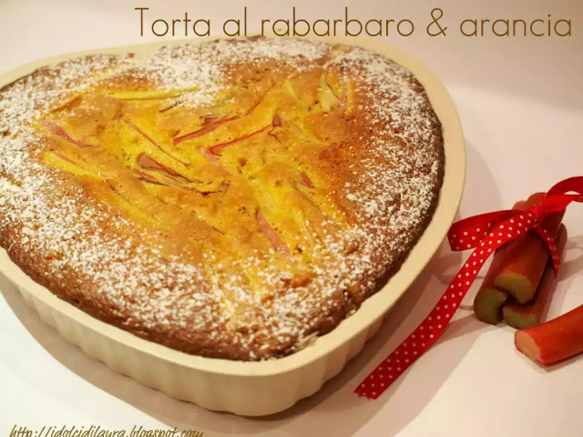 Torta soffice all’arancia e rabarbaro: dolce agrumato dal gusto fresco e leggermente acidulo
