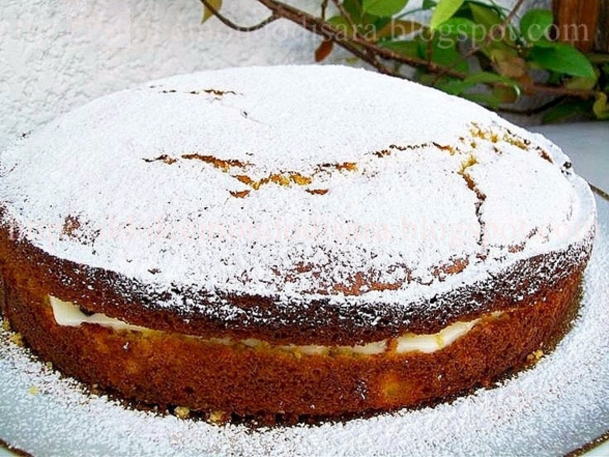 Torta soffice alla crema bianca e marmellata