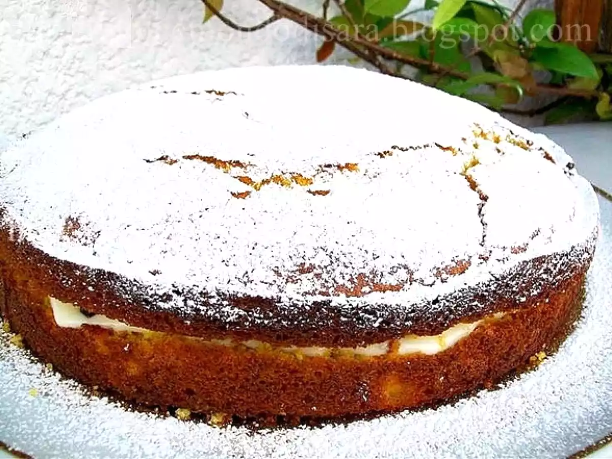 Torta soffice alla crema bianca e marmellata